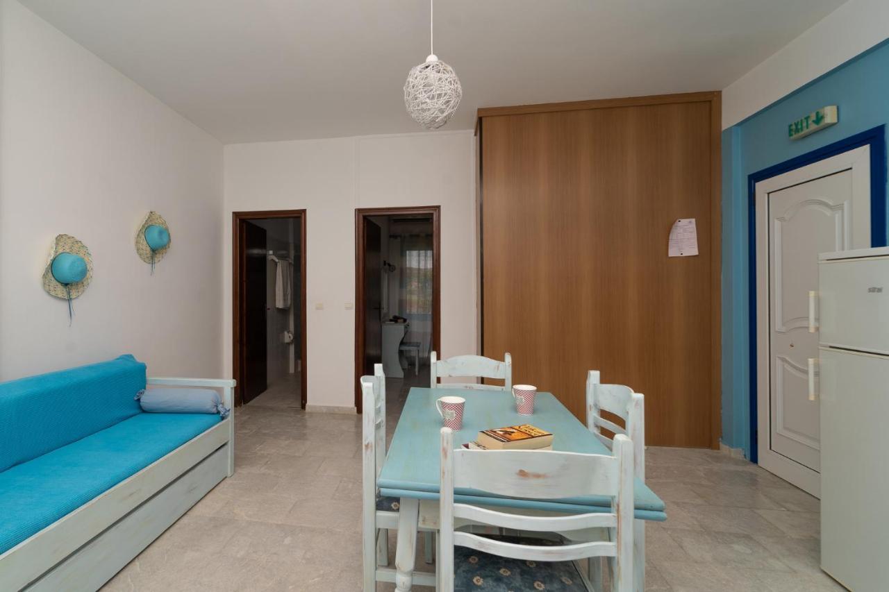 Blue Houses Apartments Finikounta Exterior foto